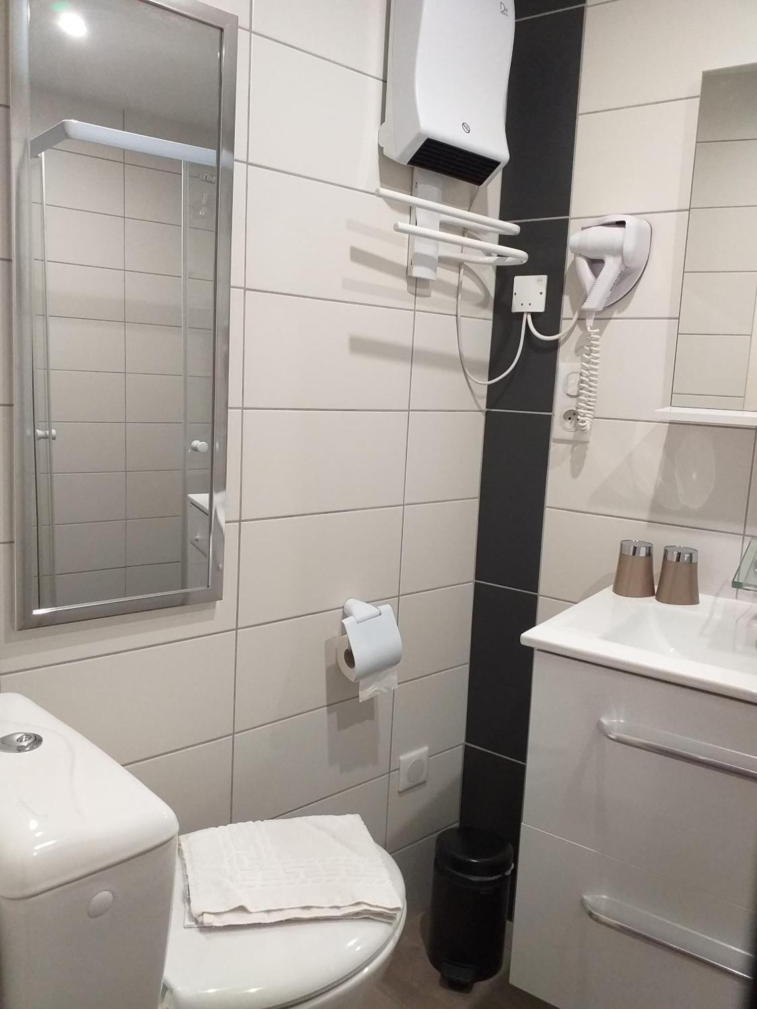 Hotel La Couronne Marmande Buitenkant foto
