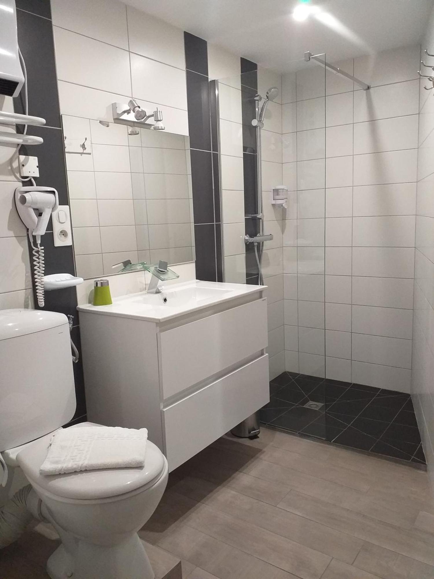 Hotel La Couronne Marmande Buitenkant foto