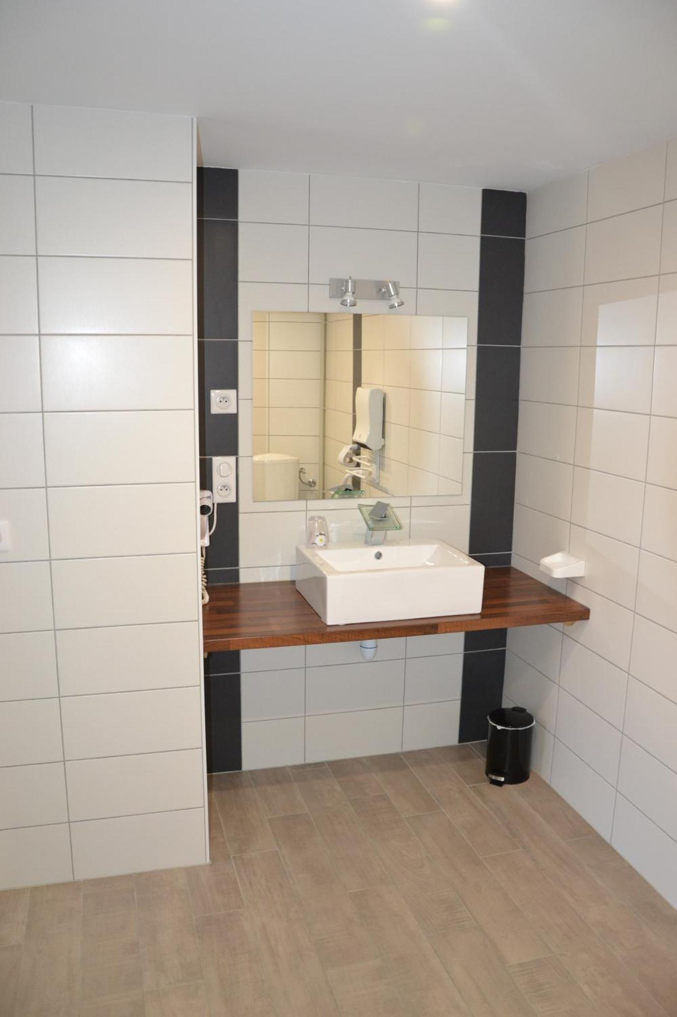 Hotel La Couronne Marmande Buitenkant foto
