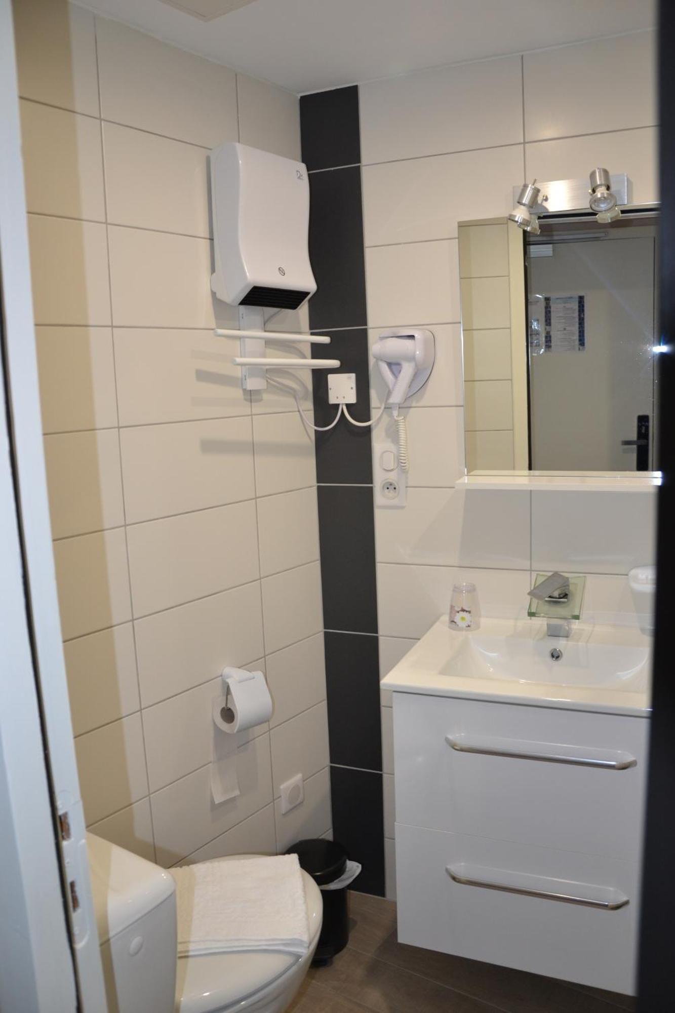 Hotel La Couronne Marmande Buitenkant foto